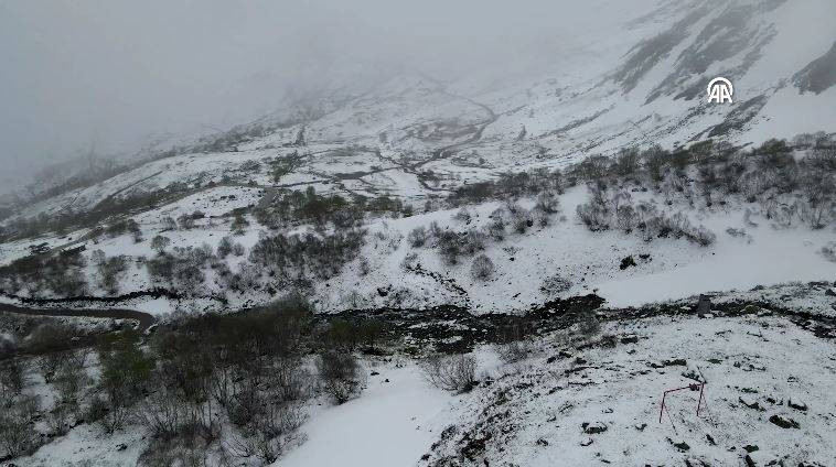 Mayıs ayının ortasında karla mücadele sürüyor - Resim: 21